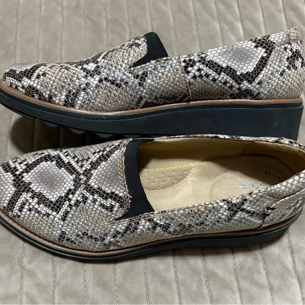 Clarks Women's Snakeskin Pattern Loafers - Picture 5 of 9